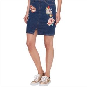 Tommy Hilfiger Embroidered Floral Denim Mini Skirt Size 10